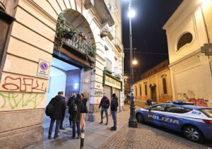 torino-bimba-balcone