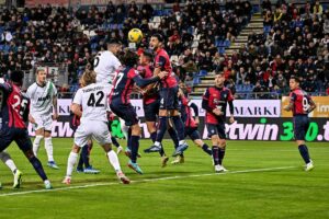 Impresa del Cagliari, Sassuolo battuto in rimonta 2-1