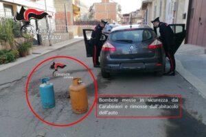 bombole-catania-carabinieri