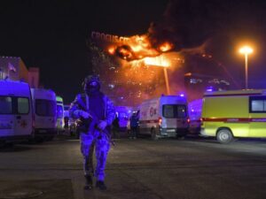 Inferno A Mosca: Sparatoria In Una Sala Concerti, Almeno 40 Morti E 100 ...