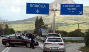 Il-tratto-di-strada-ceduto-sulla-Palermo-Sciacca-deviazioni