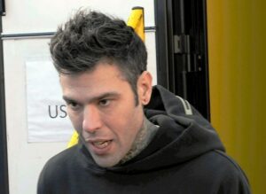 Fedez ricoverato dopo un’emorragia “Grazie di cuore ai dottori”