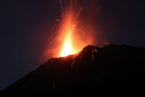 etna-vulcano-esplosione-luglio-2019-escursione-notturna-1024x682