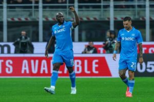 Il Napoli vola con Lukaku e Kvara, piegato 2-0 il Milan