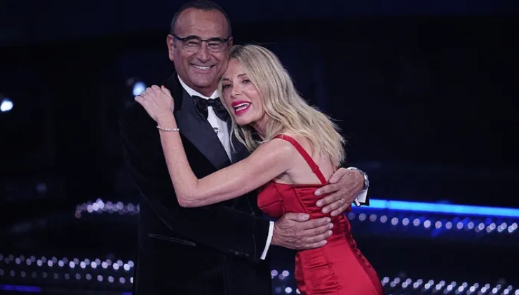 Sul palco di Sanremo Carlo Conti e Alessia Marcuzzi