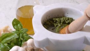 La vera ricetta del pesto alla trapanese