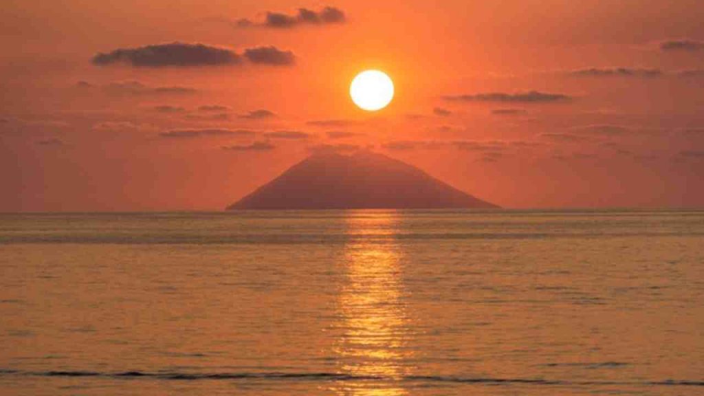 Il tramonto a Stromboli (greenme.it) - Teleone.it