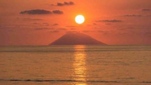 Il tramonto a Stromboli (greenme.it) - Teleone.it