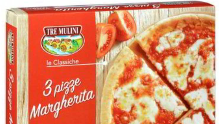 Pizza in offerta venduta al supermercato