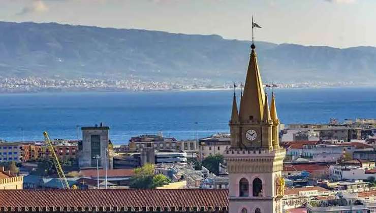 La città di Messina vista dall'alto (fonte wikipedia) teleone.it