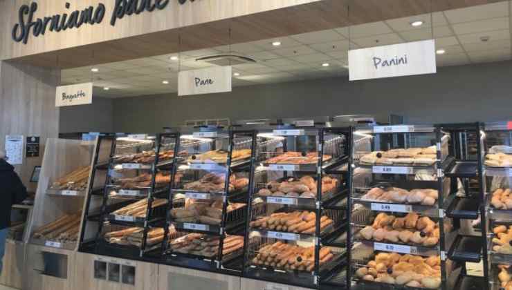 GLi scaffali del pane al supermercato - teleone.it